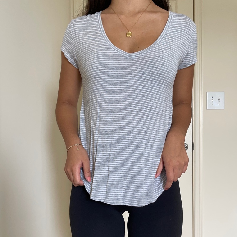 American Eagle v-neck striped short sleeve top